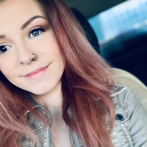 Meet your Posher, Carol - Picture 1 of 1